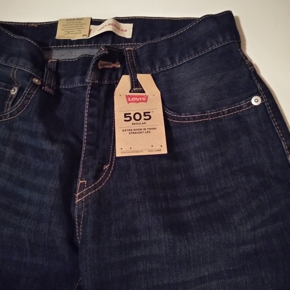 Levi's - Picture 7 of 8